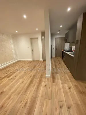 Scratch-Proof Vinyl Flooring – Expertly Installed