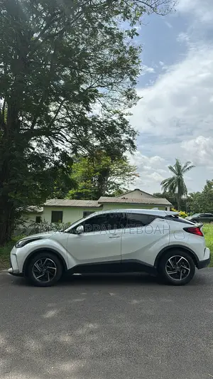 Toyota C-HR 2021 White