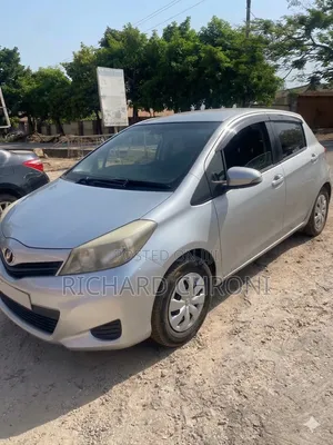 Toyota Vitz 1.5 FWD 5dr 2013 Silver