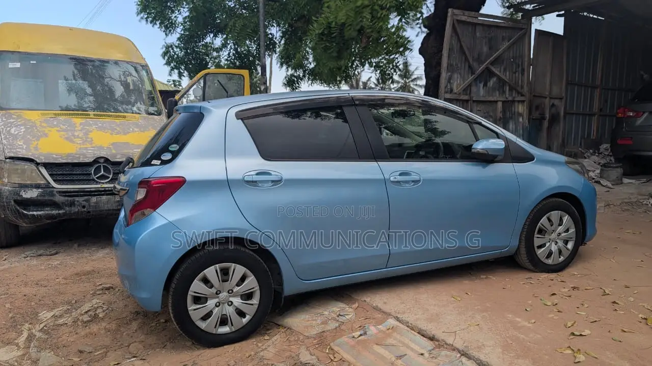 Toyota Vitz 1.5 FWD 5dr 2016 Blue