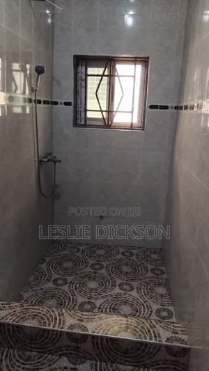 4bdrm Shared Apartment in Dickson Estate, Akuapim North for rent