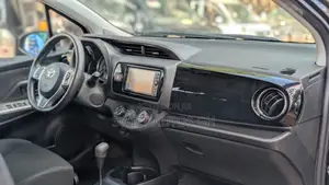 Toyota Vitz 1.5 FWD 5dr 2016 Black