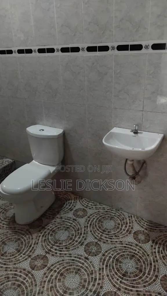 4bdrm Shared Apartment in Dickson Estate, Akuapim North for rent