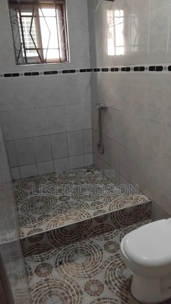 4bdrm Shared Apartment in Dickson Estate, Akuapim North for rent