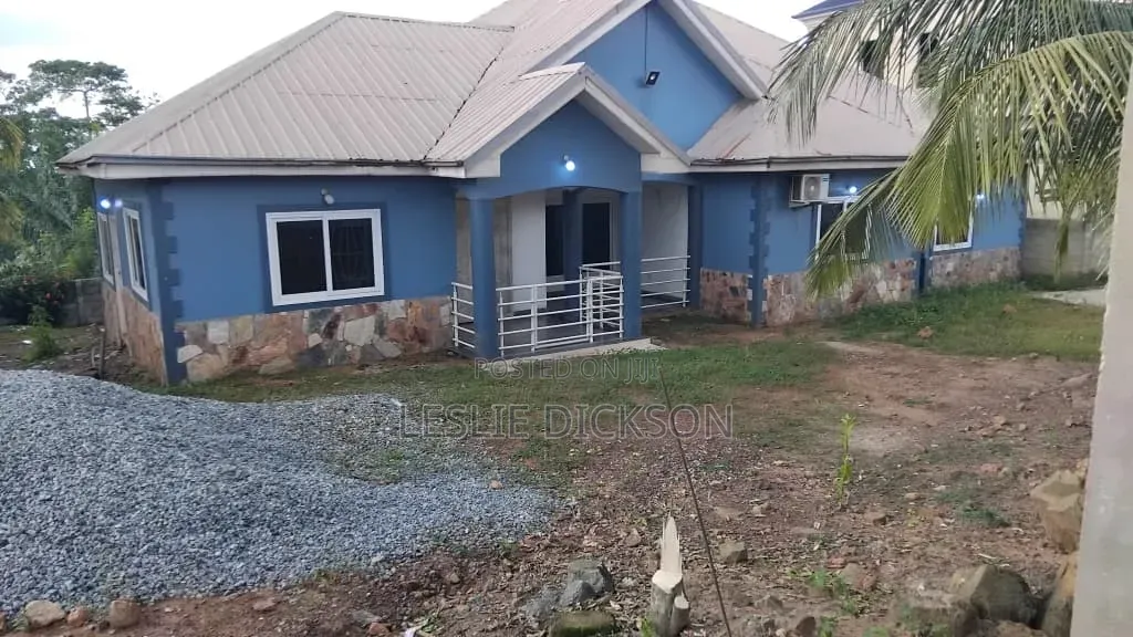 4bdrm Shared Apartment in Dickson Estate, Akuapim North for rent