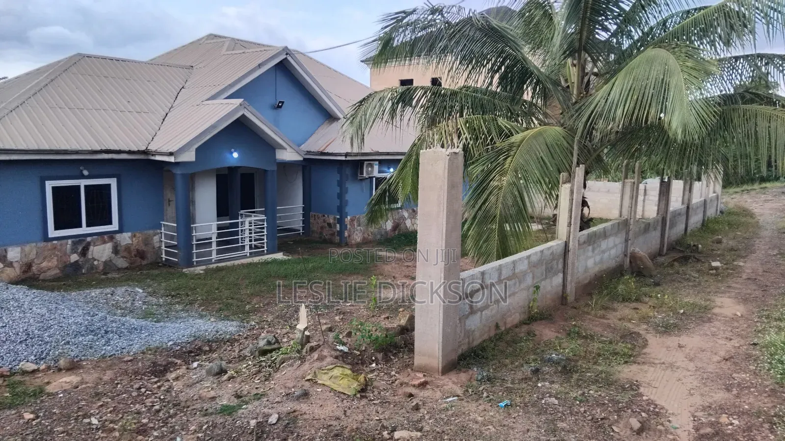 4bdrm Shared Apartment in Dickson Estate, Akuapim North for rent