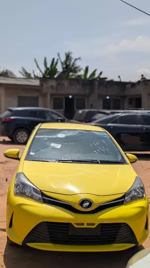 Toyota Vitz 1.5 FWD 5dr 2016 Yellow