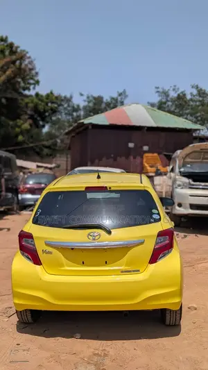 Toyota Vitz 1.5 FWD 5dr 2016 Yellow