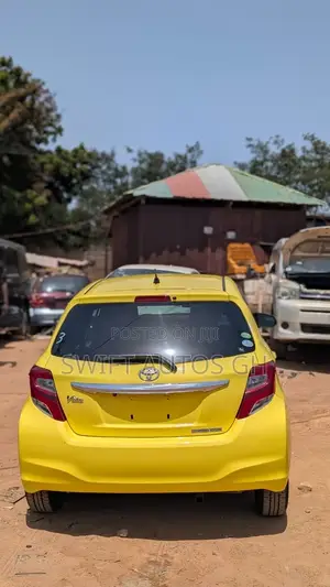 Toyota Vitz 1.5 FWD 5dr 2016 Yellow