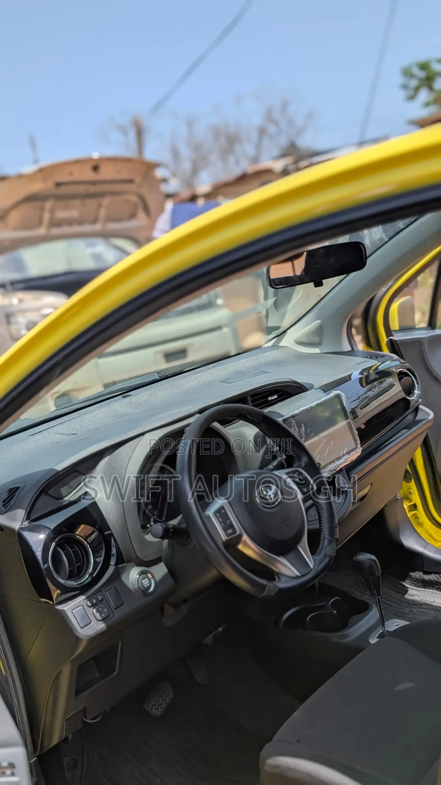 Toyota Vitz 1.5 FWD 5dr 2016 Yellow