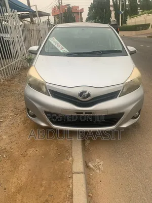 Toyota Vitz 1.3 FWD 5dr 2013 Silver