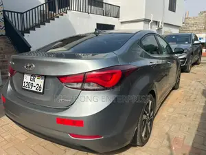 Hyundai Elantra Limited Sedan FWD (1.8L 4cyl 6A) 2016 Gray