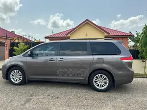 Toyota Sienna 2014 Gray