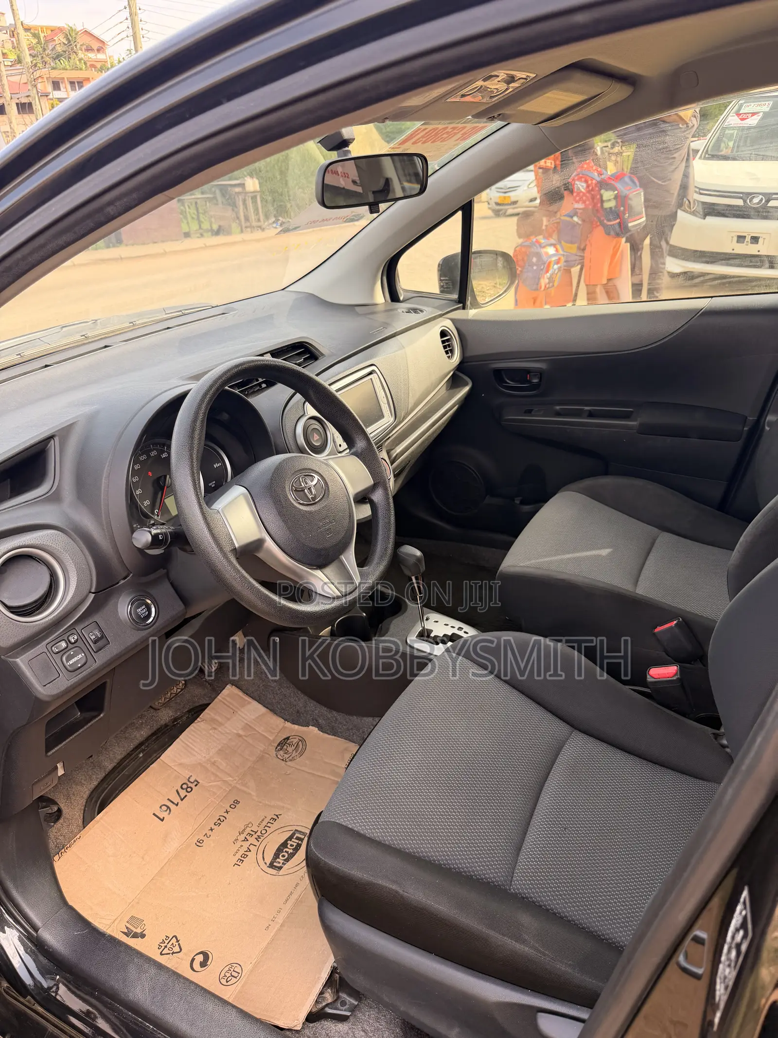 Toyota Vitz 1.0 FWD 3dr 2015 Black