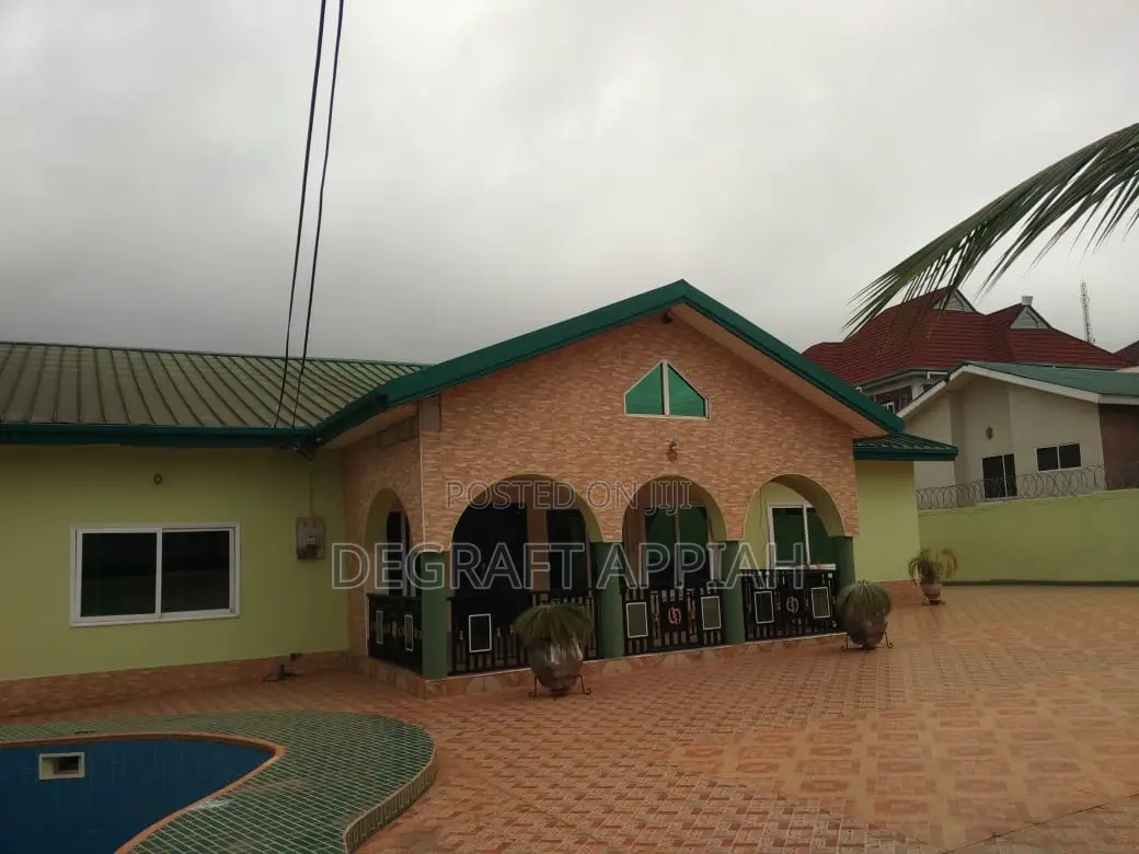 5bdrm House in Santasi Brofoyedru, Kumasi Metropolitan for sale