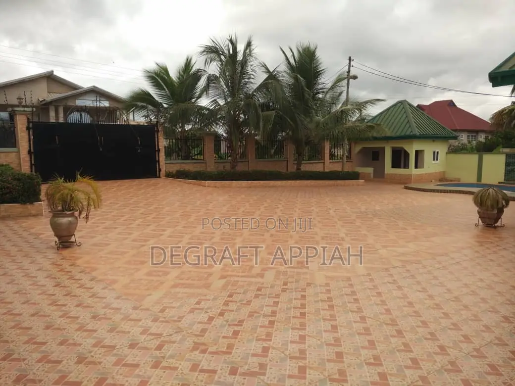 5bdrm House in Santasi Brofoyedru, Kumasi Metropolitan for sale