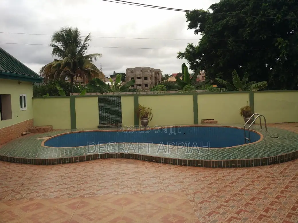 5bdrm House in Santasi Brofoyedru, Kumasi Metropolitan for sale