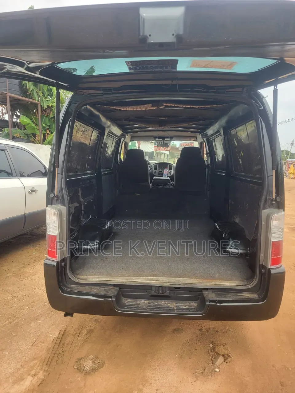 Nissan Caravan (Urvan) 2012 Black