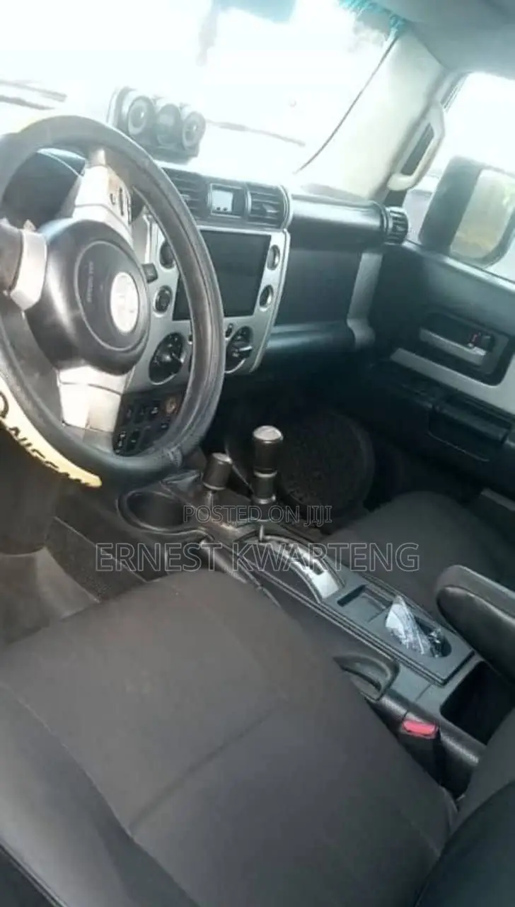 Toyota FJ Cruiser 2011 Black