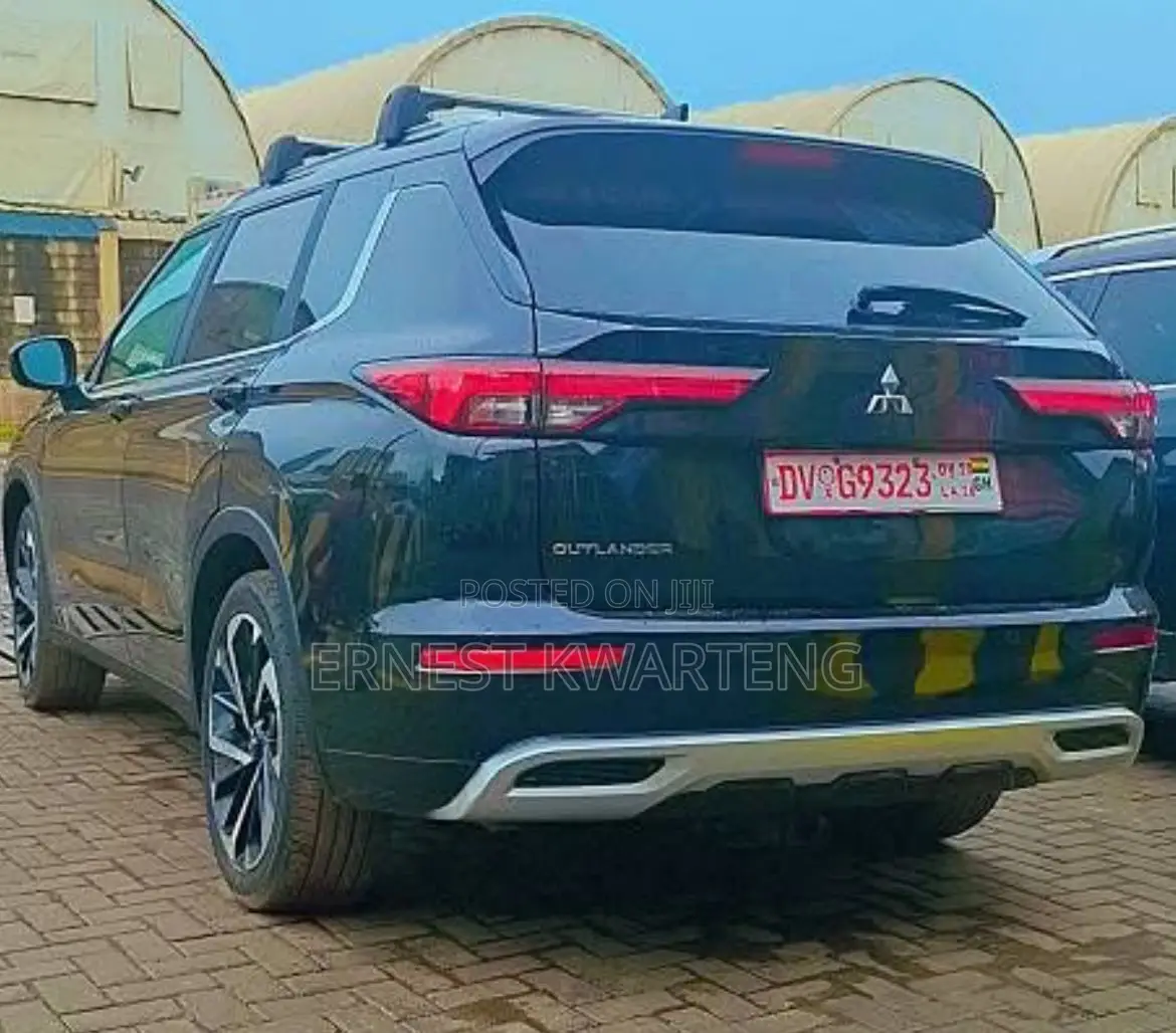 Mitsubishi Outlander 2022 Black