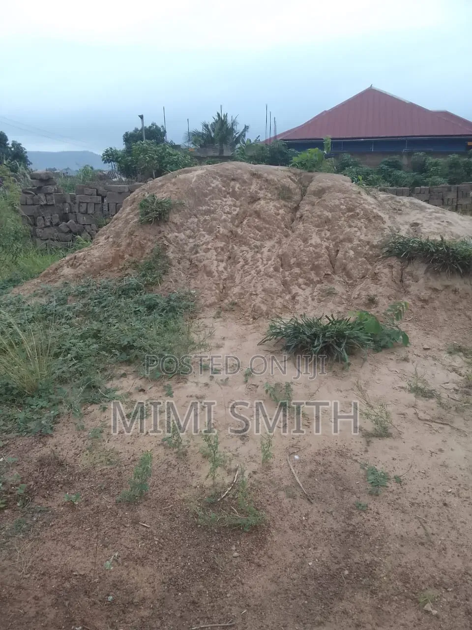 Plot of Land for Urgent Sales