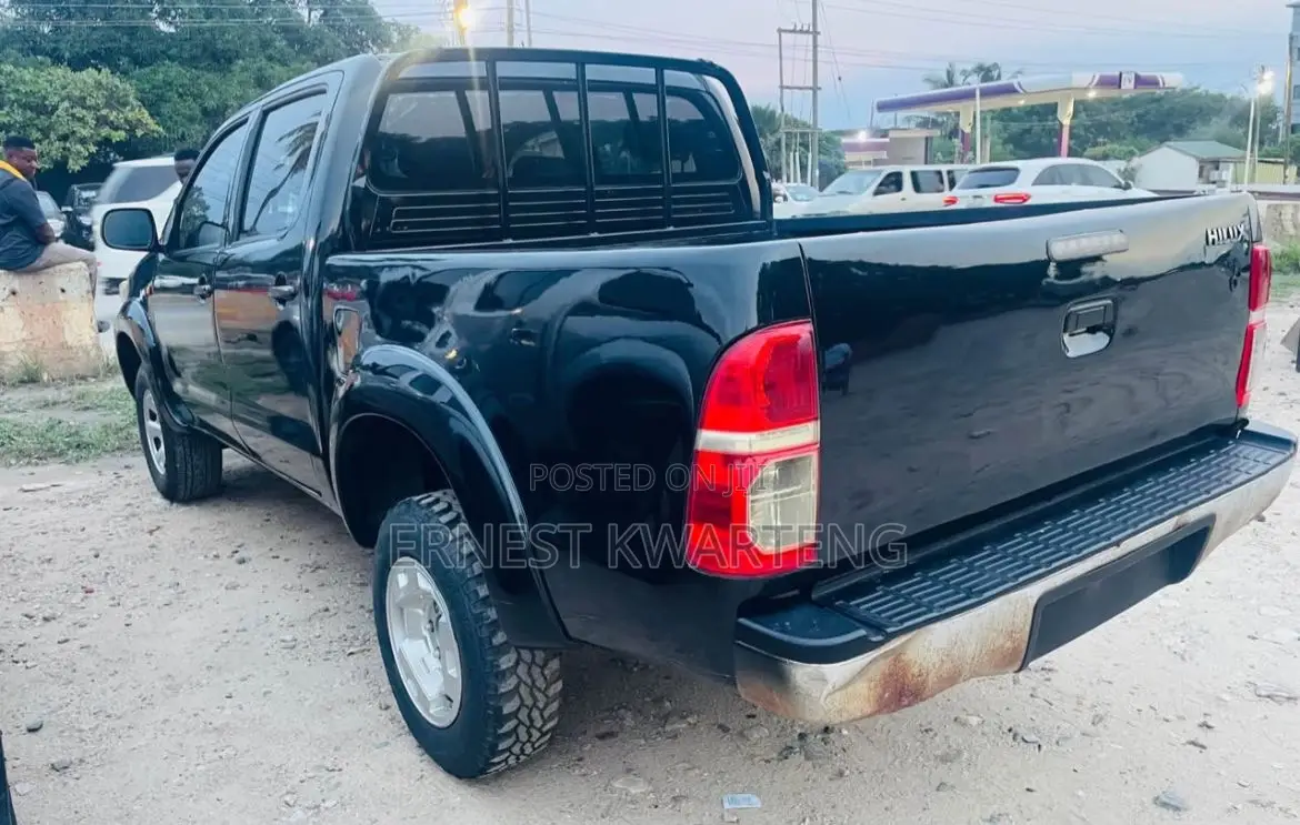 Toyota Hilux 2012 Black
