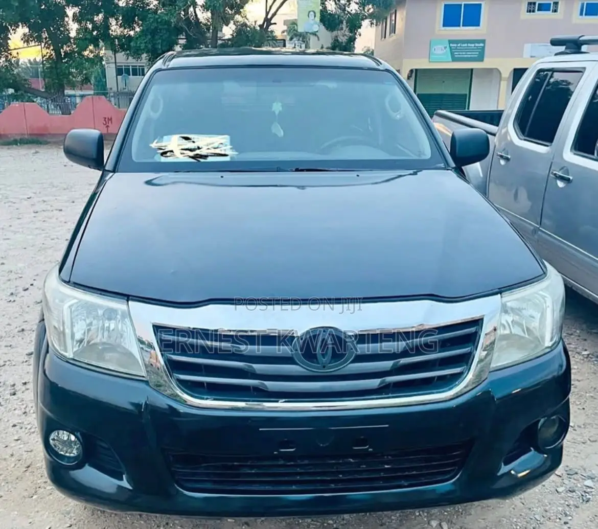 Toyota Hilux 2012 Black