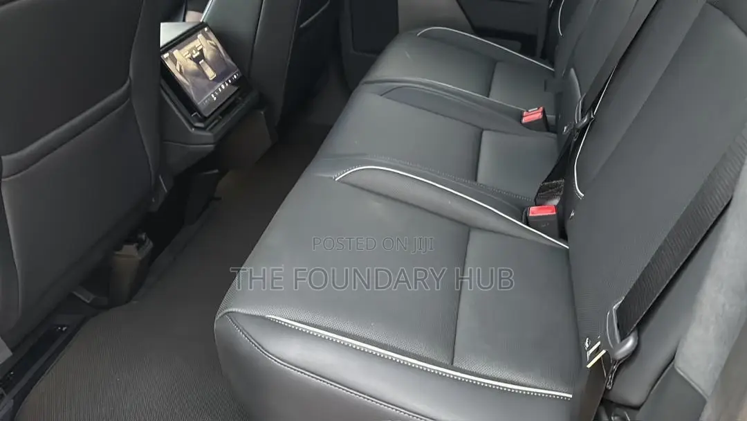 New Tesla Cybertruck Cyberbeast AWD 2025 Silver