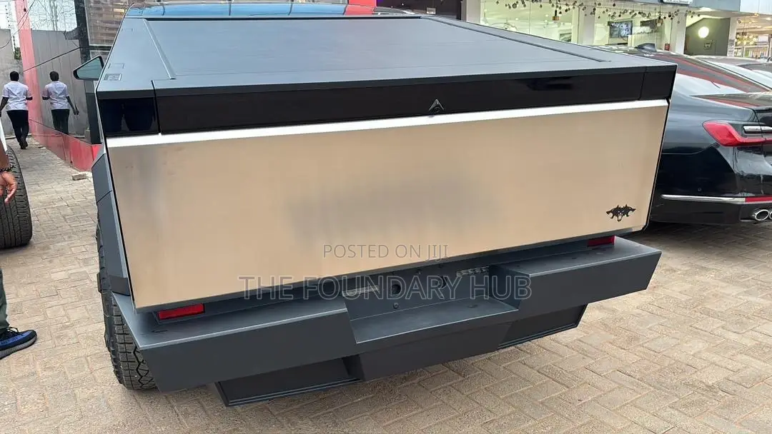 New Tesla Cybertruck Cyberbeast AWD 2025 Silver