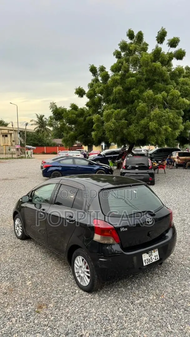 Toyota Vitz 2010 Black