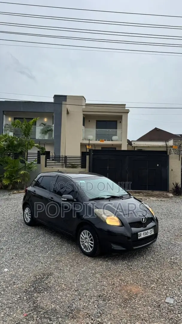 Toyota Vitz 2010 Black