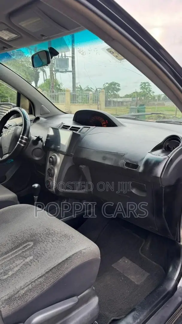 Toyota Vitz 2010 Black