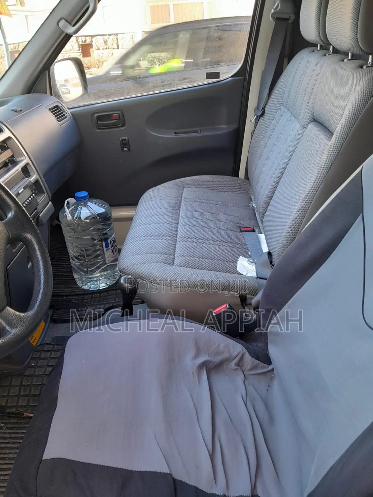 Toyota HiAce 2010 White