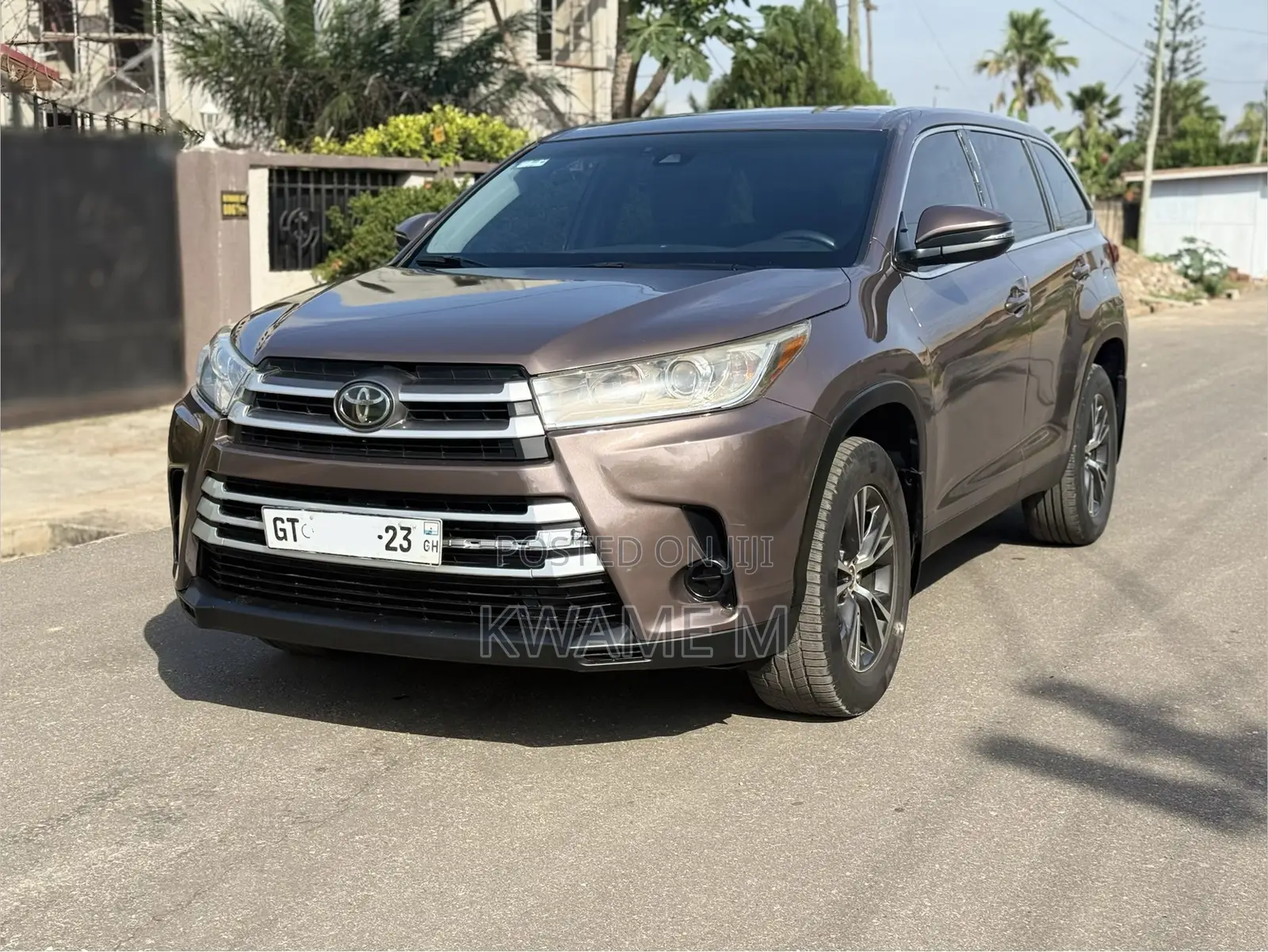 Toyota Highlander LE 2019 Brown