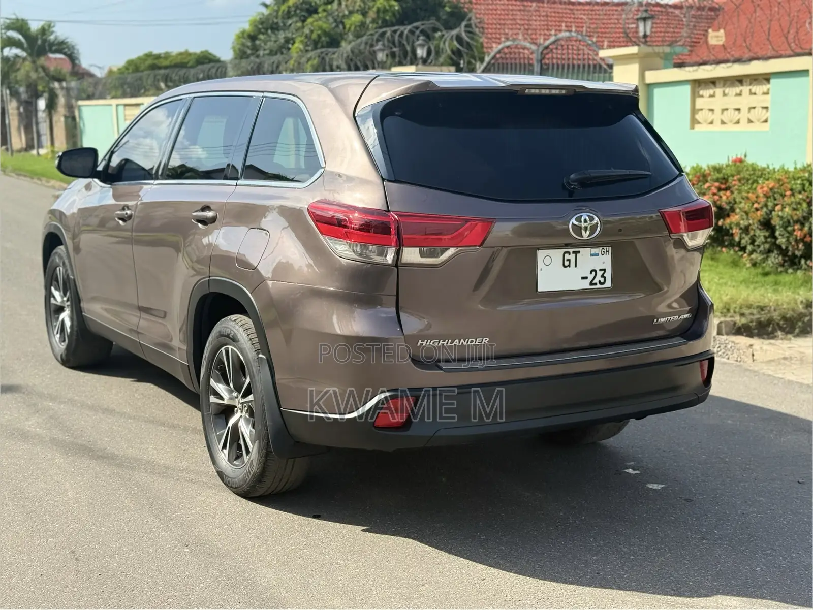 Toyota Highlander LE 2019 Brown