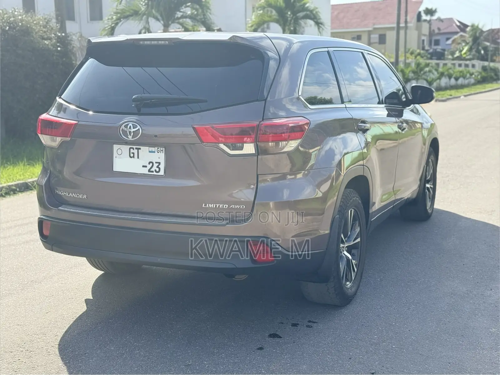 Toyota Highlander LE 2019 Brown