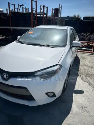 Toyota Corolla LE Premium 4dr Sedan (1.8L 4cyl CVT) 2016 White