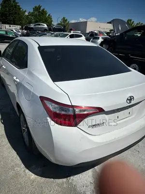 Toyota Corolla LE Premium 4dr Sedan (1.8L 4cyl CVT) 2016 White