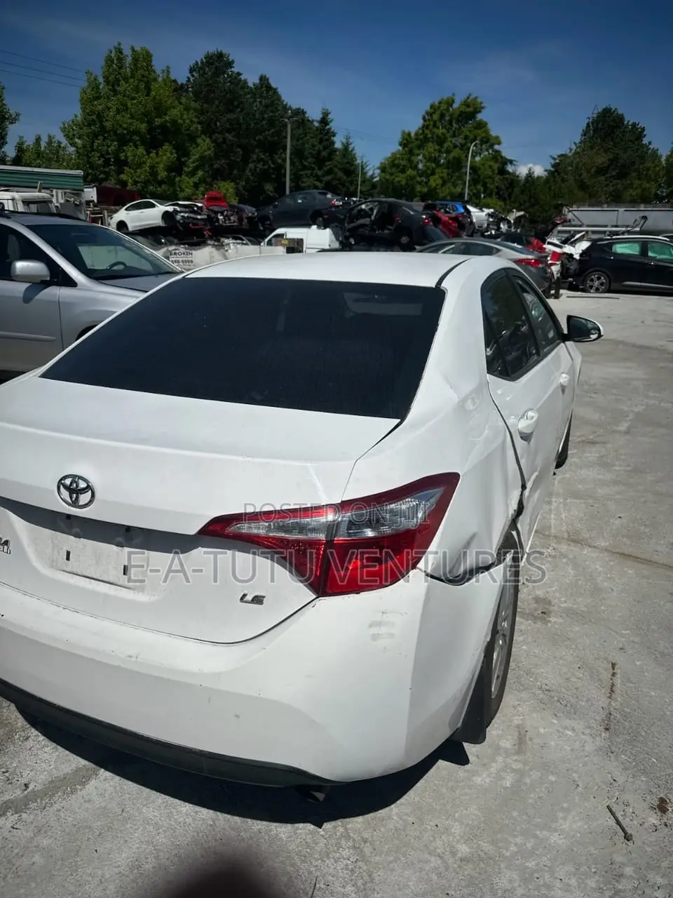 Toyota Corolla LE Premium 4dr Sedan (1.8L 4cyl CVT) 2016 White