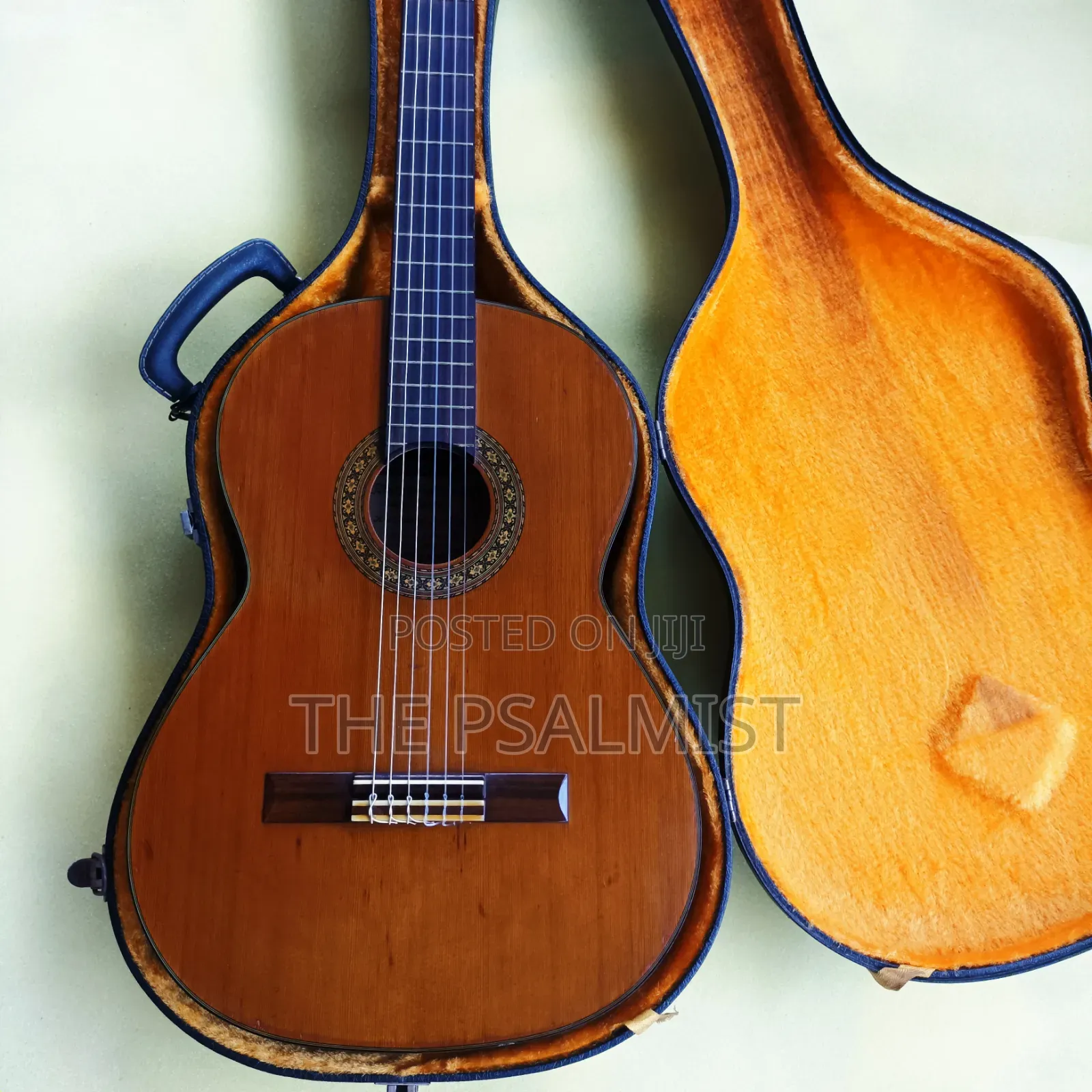 Kurosawa Classical Guitar in Hard Case