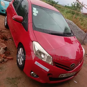 Toyota Vitz 2012 Red
