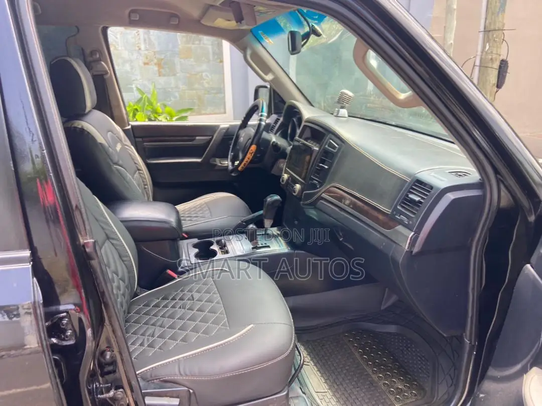Mitsubishi Pajero 3.8 V6 GLS/GLX 2012 Black