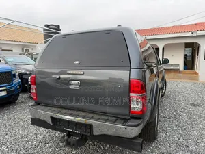 Toyota Hilux 2014 Gray