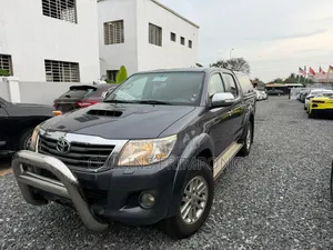 Toyota Hilux 2014 Gray