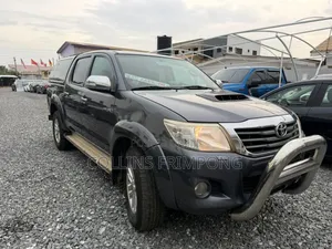 Toyota Hilux 2014 Gray