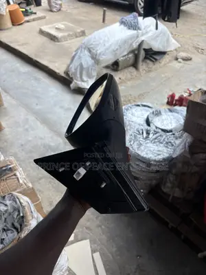 Hyundai Elantra 2012 2013 Side Mirror With Light ( Right Side )
