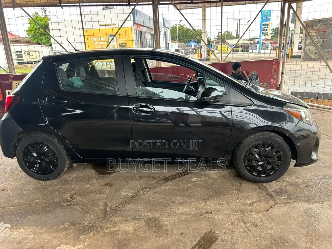 Toyota Yaris LE Hatchback 5dr 2017 Black