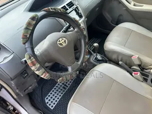 Toyota Vitz 1.3 AWD 5dr 2011 Silver