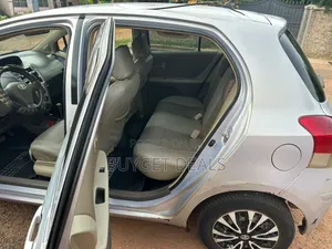 Toyota Vitz 1.3 AWD 5dr 2011 Silver