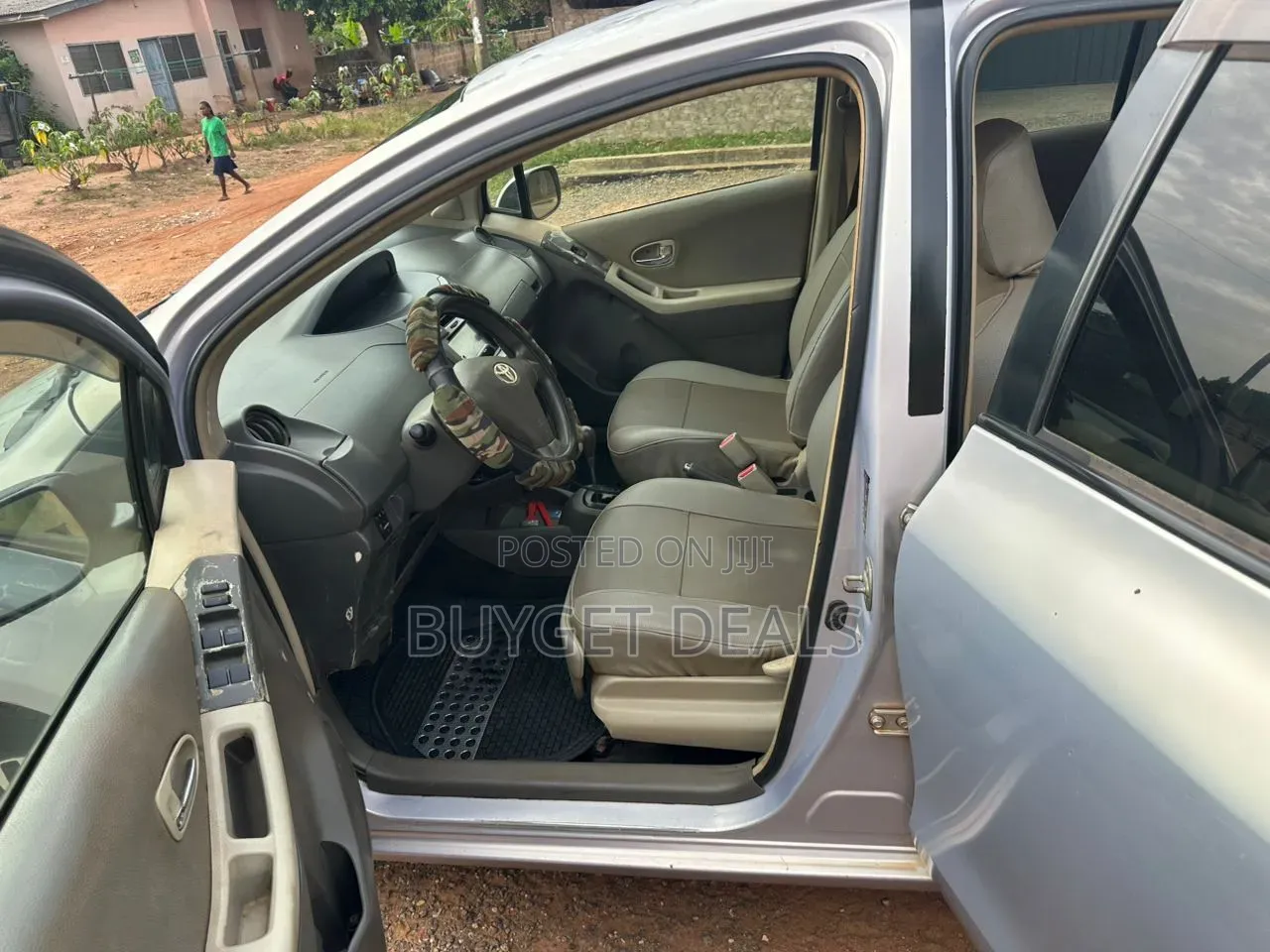 Toyota Vitz 1.3 AWD 5dr 2011 Silver